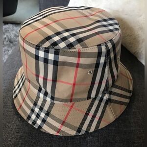Burberry Nova Check bucket hat large